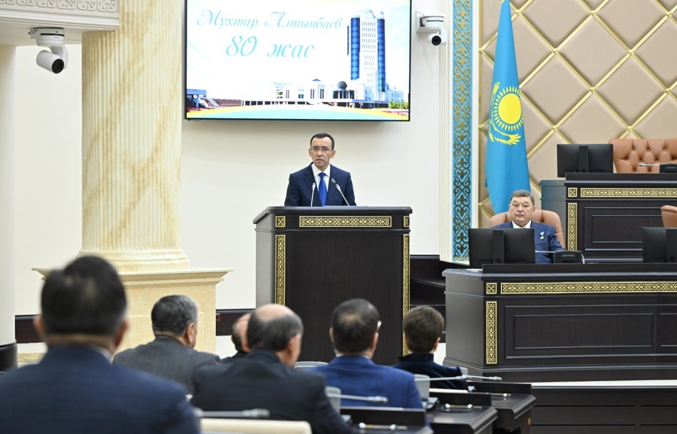 Халық қаһарманын мерейтойымен құттықтады