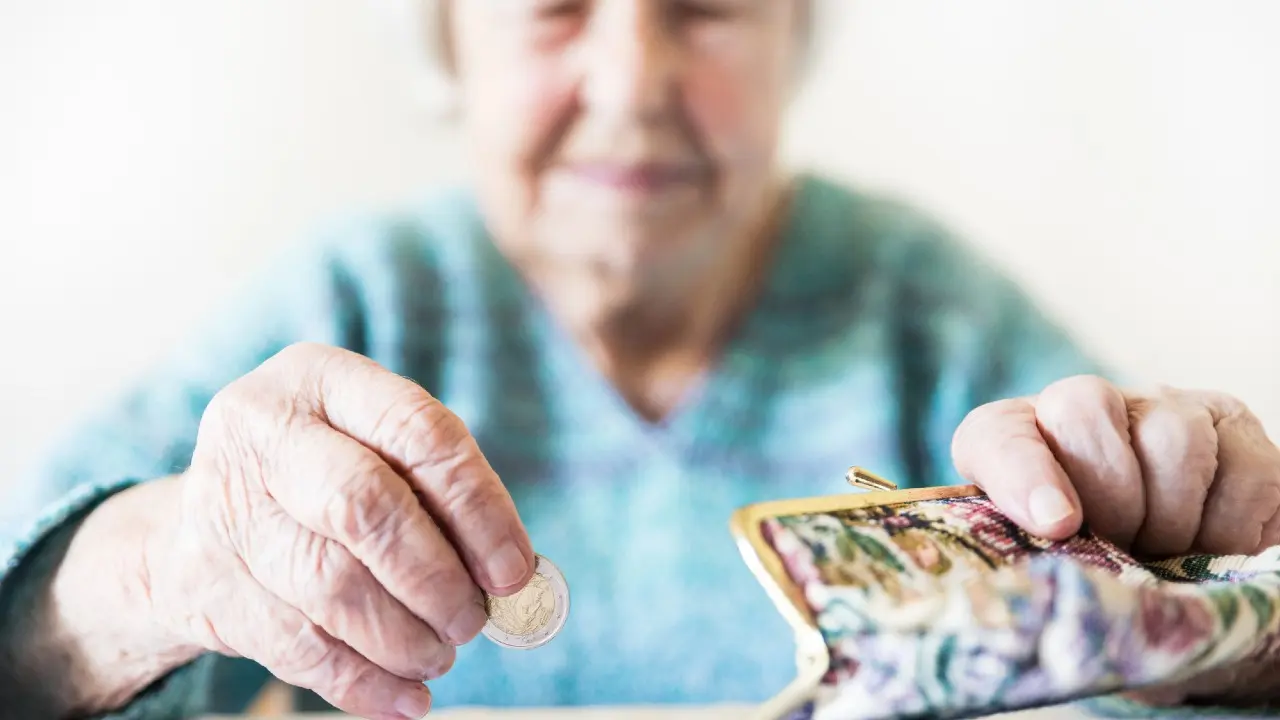 Алаяқтарға сенген павлодарлық зейнеткер 2 млн теңгесінен айырылды