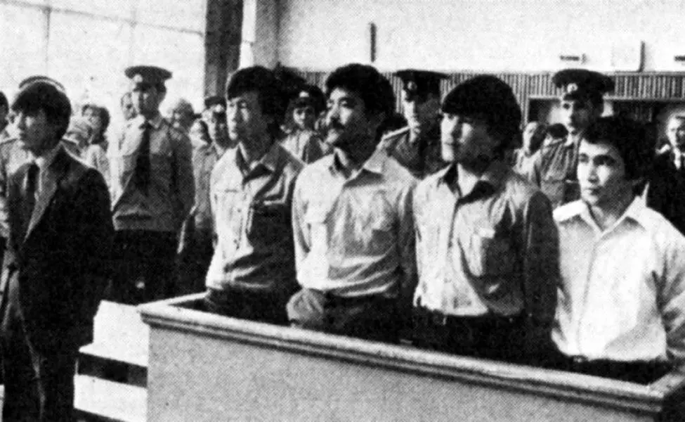 Семейде Қайрат Рысқұлбеков пен оны айыптаған прокурордың көшесі қиылысады