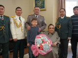 Алматыда әскери қызметшілер Бибігүл Төлегенованы туған күнімен құттықтады