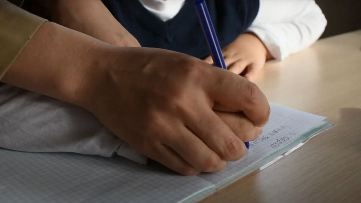 Атырауда 400-ге жуық оқушы үйінен білім алады