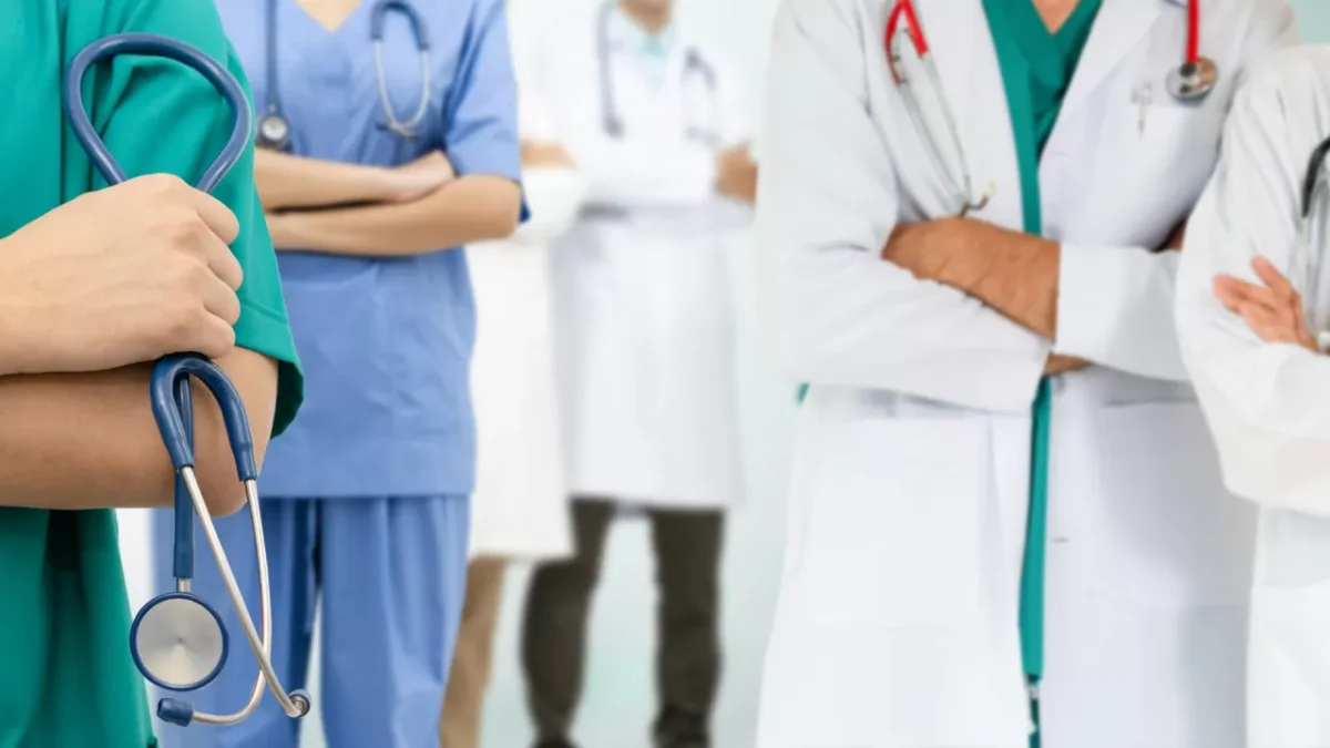 «12 жылға дейін қамау»: Қазақстанда медицина қызметкерлеріне шабуыл жасағандарға жаза бекітілді