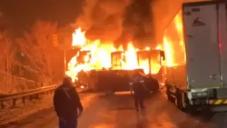 Жапониядағы жаппай жол апаты: 56 көлік соқтығысып, өрт шықты