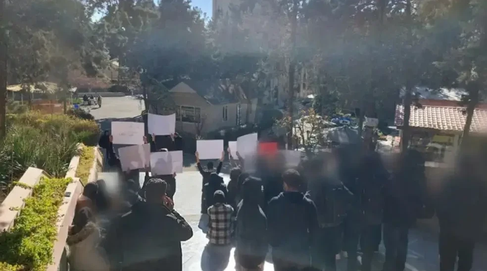 Ирандағы наразылықтар: мешіттер өртеніп, құрбандар туралы мәлімет тарады