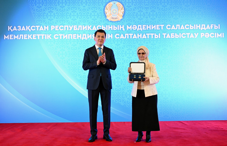 Бауыржан Момышұлының туыстарына Алтын жұлдыз бен «Отан» орденін тапсырылды