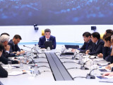 Олжас Бектенов сарапшылармен экономиканы дамыту мәселелерін талқылады