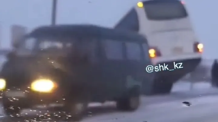 Қарағанды облысында 50 жолаушы мінген автобус жолдан шығып кетті
