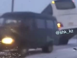 Қарағанды облысында 50 жолаушы мінген автобус жолдан шығып кетті