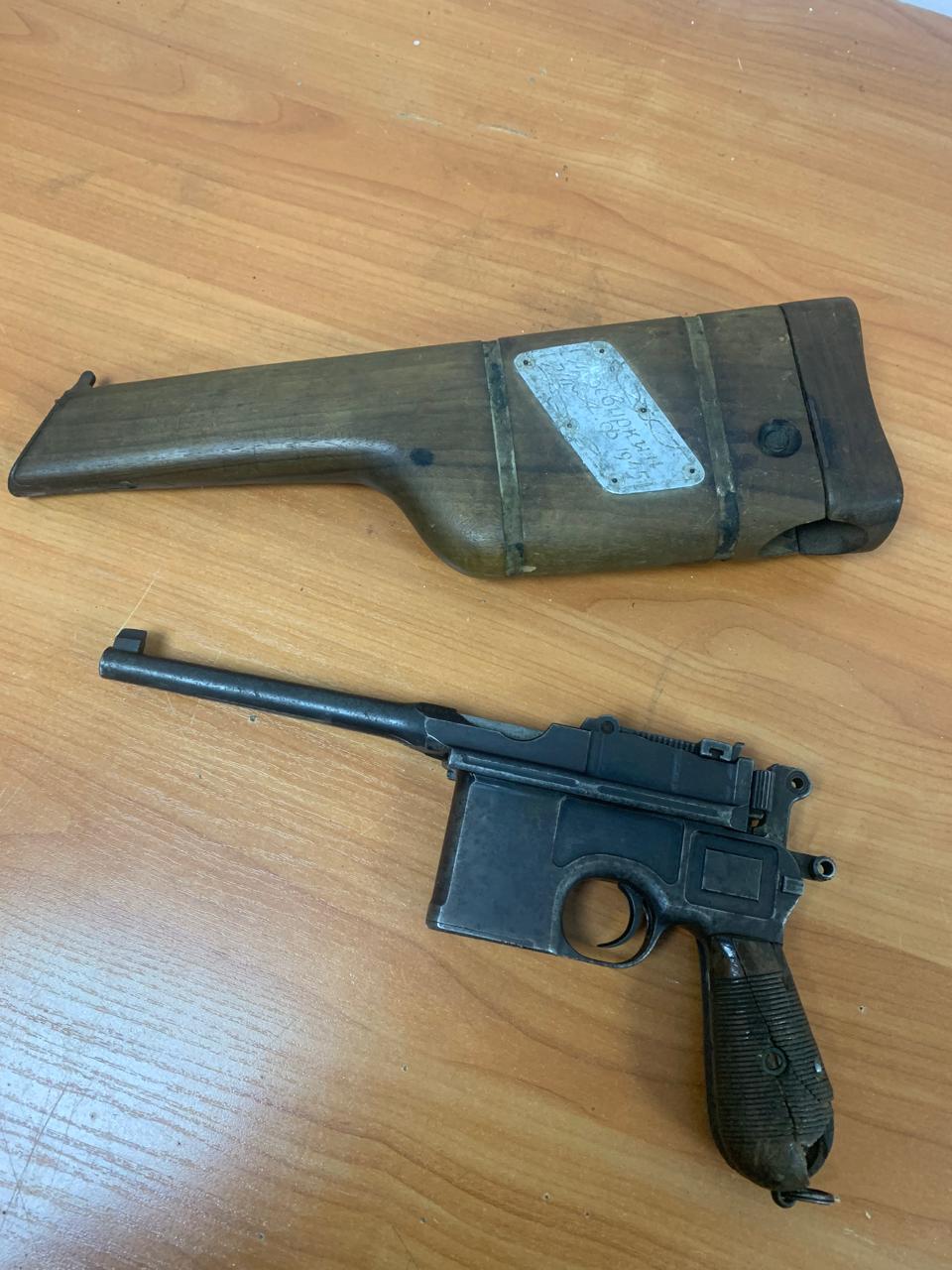 Шекарадан «Маузер» тапаншасын заңсыз алып өтпек болған