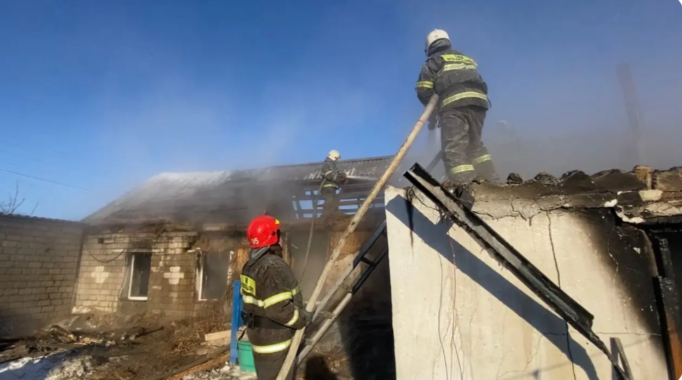 Ертіс ауылында жеке тұрғын үй түгі қалмай өртеніп кетті: 2 бала қайтыс болды