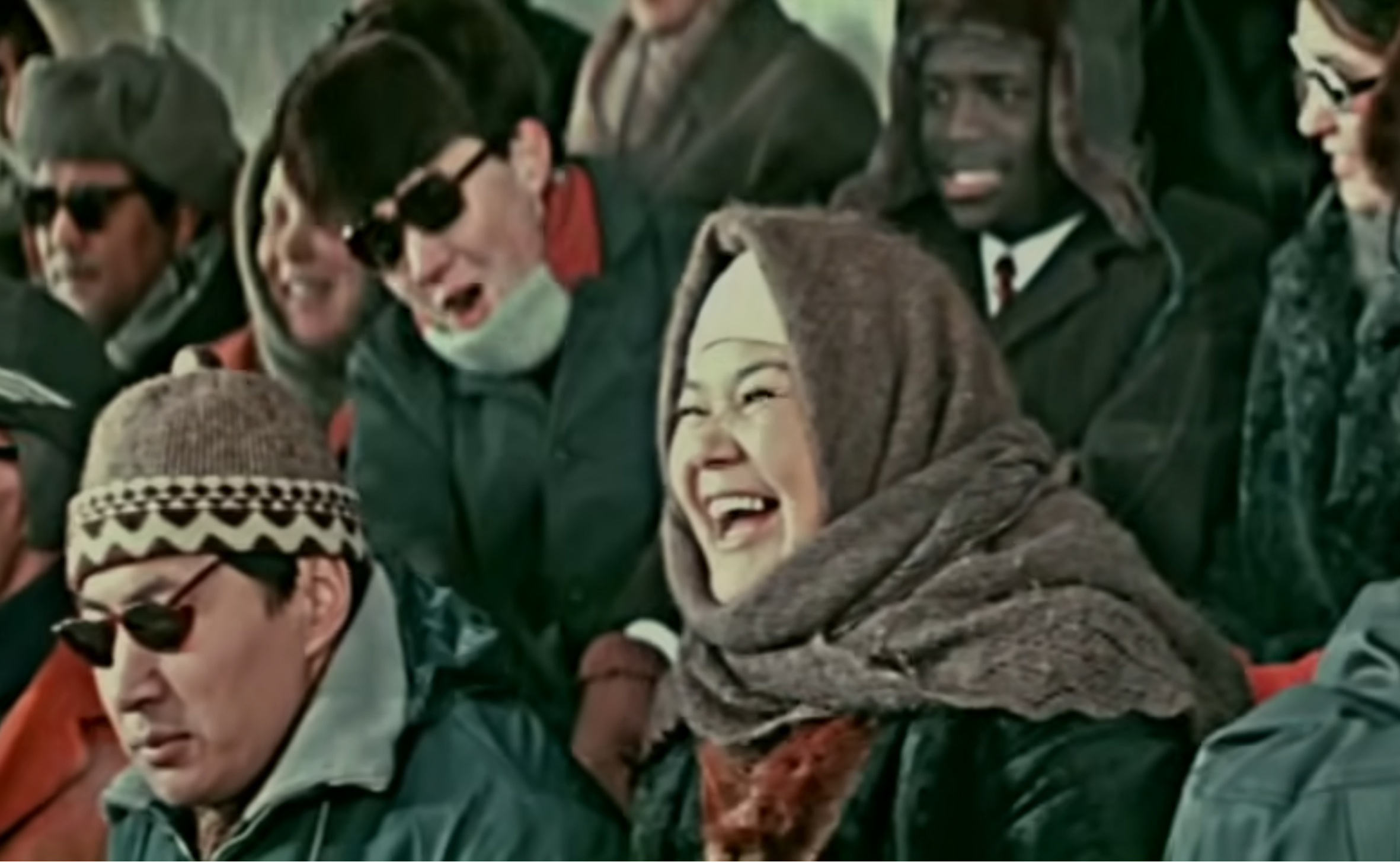 Кадрдағы елеусіз қарсылық