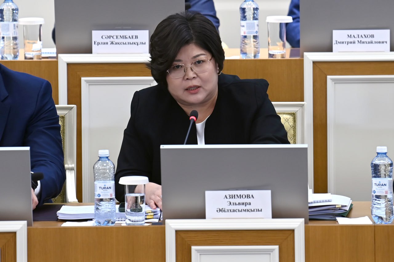 Конституциялық реформа жөніндегі комиссия отырысы өтіп жатыр