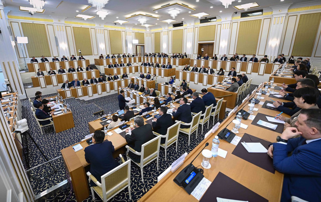 Құрылтай мен Халық Кеңесінің құзыреті қандай?