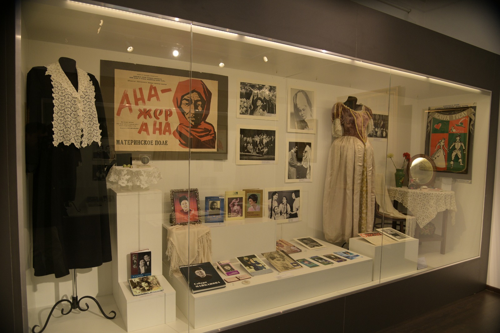 Әкемтеатрдың айрықша жәдігерліктері