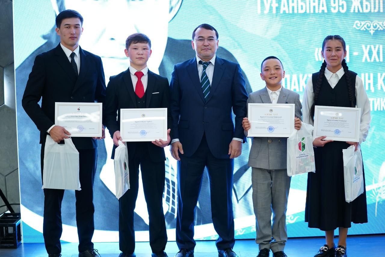 Алматыда «Мен – ХХІ ғасыр ұрпақтарының құрдасымын» әдеби сазды кеш өтті