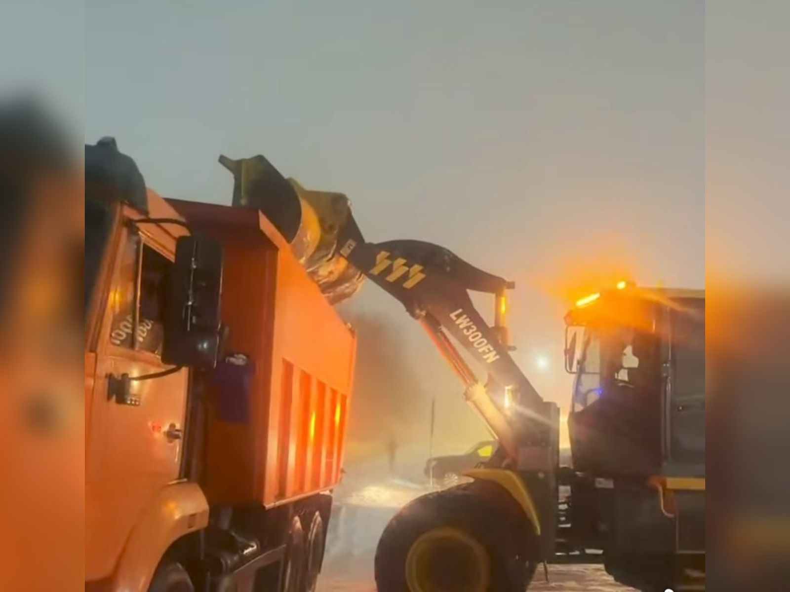 Сәтбаевта қалың қар жауды: Жол тазалауға қанша техника жұмылдырылды?