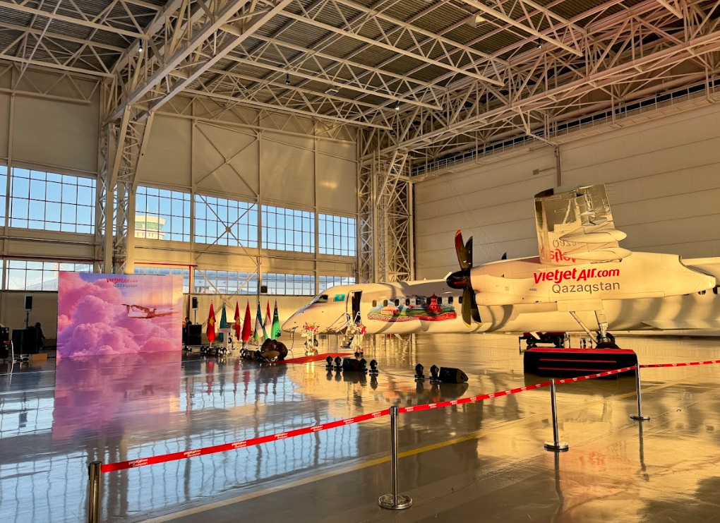 Vietjet Qazaqstan қазақтың дархан даласы бейнеленген ұшағын таныстырды