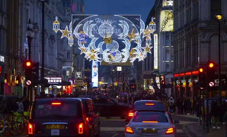 Рамазанға орай Лондон көшелері безендірілді