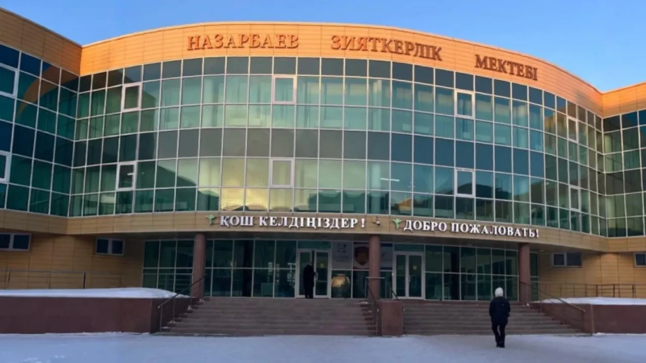 Петропавлда оқушы үшінші қабаттың терезесінен секіріп кетті