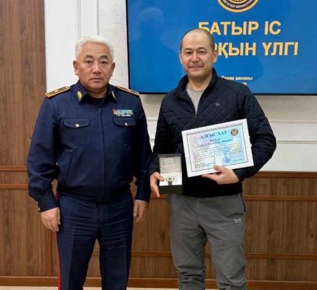 Таразда 13 жастағы қызды құтқарған азамат марапатталды