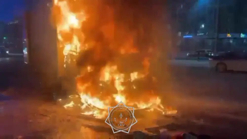 Астанада жүк көлігі өртке оранды