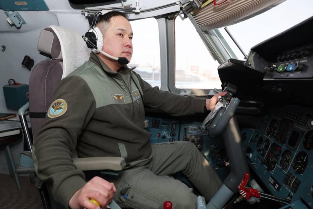 Әуеде 900 сағаттық тәжірибесі бар қазақ ұшқышы туралы не білеміз?