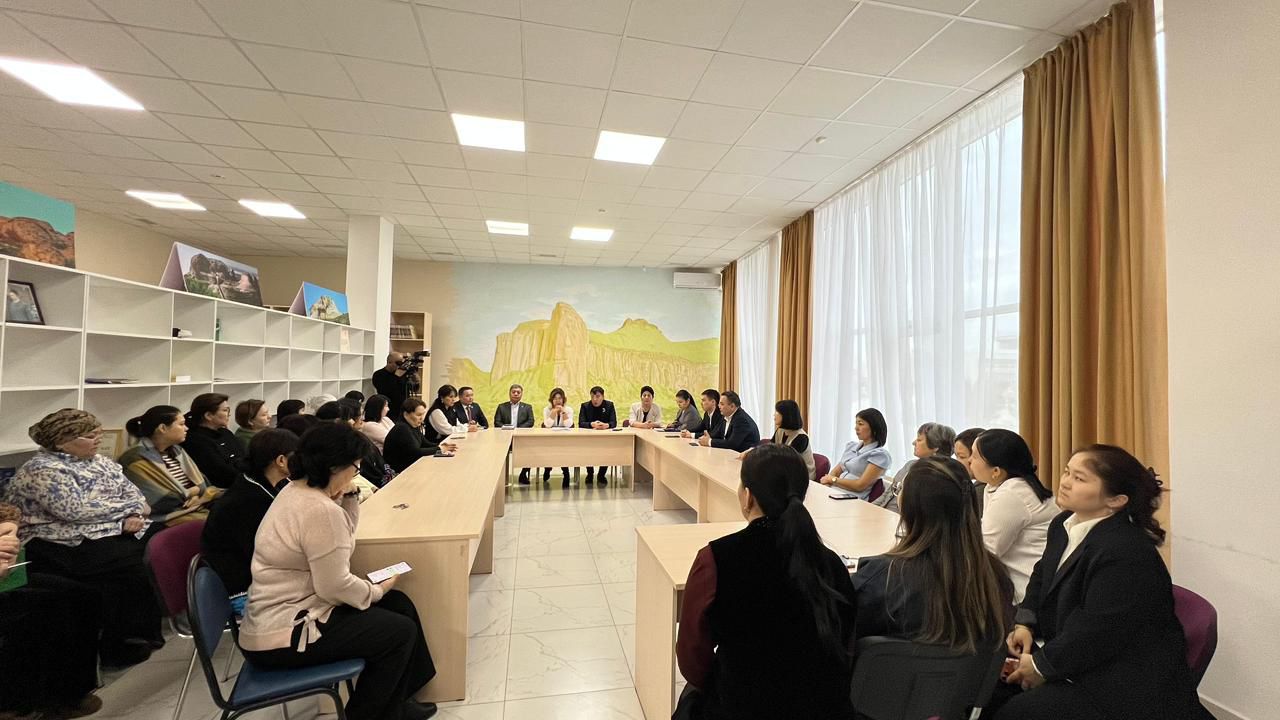 Маңғыстау облыстық кітапханасының ұжымы жаңа Конституцияға қолдау білдірді