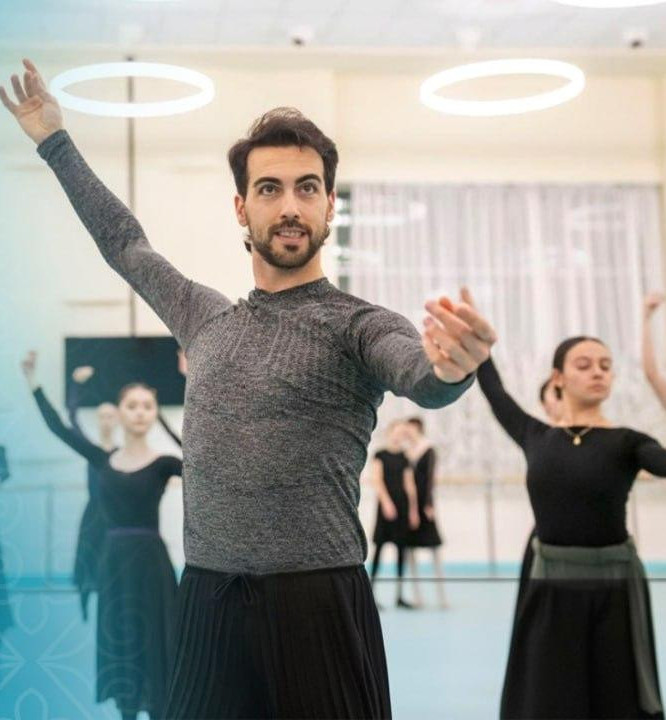Испания Ұлттық балетінің әртісі Астанада шеберлік сағатын өткізді