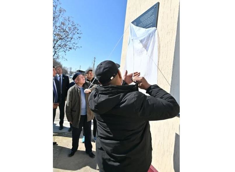 Ерлікпен қаза тапқан фельдшерге туған жерінде ескерткіш тақта орнатылды