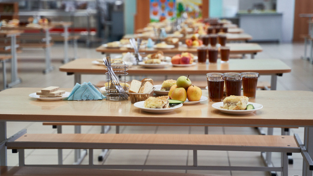 Тегін тамақтандыру: Мектептер онлайнға көшкенде кәсіпкерлердің шығынын кім өтейді?