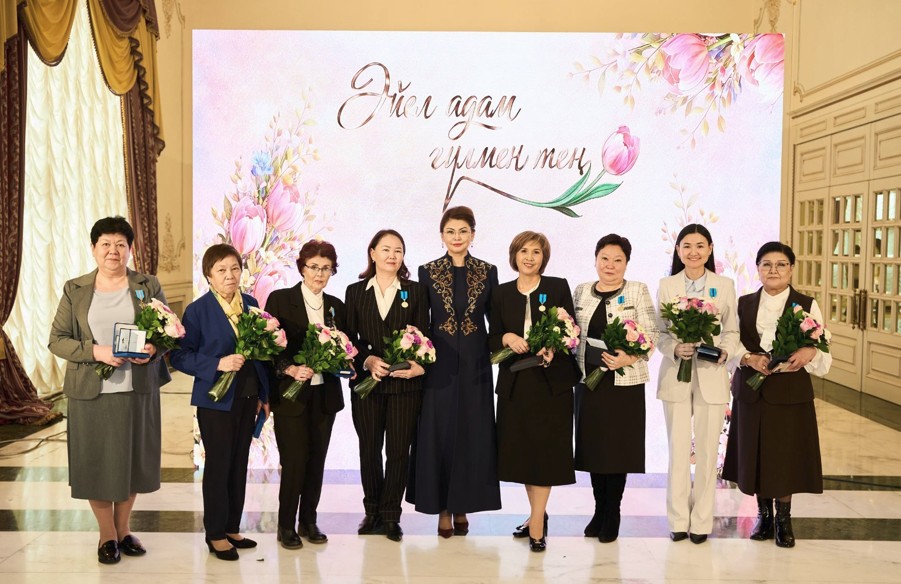 Адал еңбекке лайықты құрмет