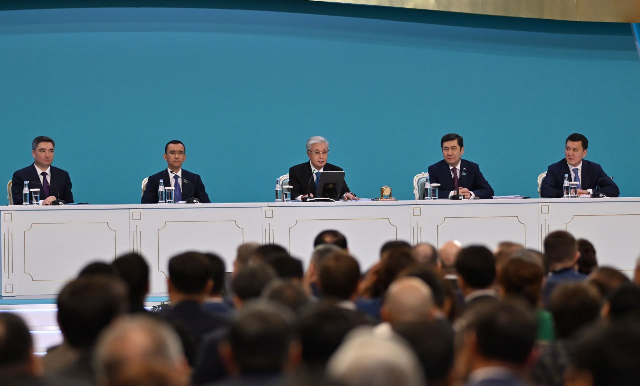 Халықтың сенімін ақтаудан артық абырой жоқ: Мемлекет басшысы мәслихат депутаттарына не деді?