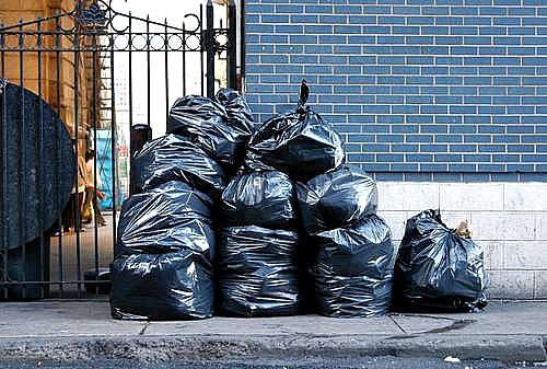 Ақтөбеде қоқыс алаңдарының бірінен ер адамның мәйіті табылды