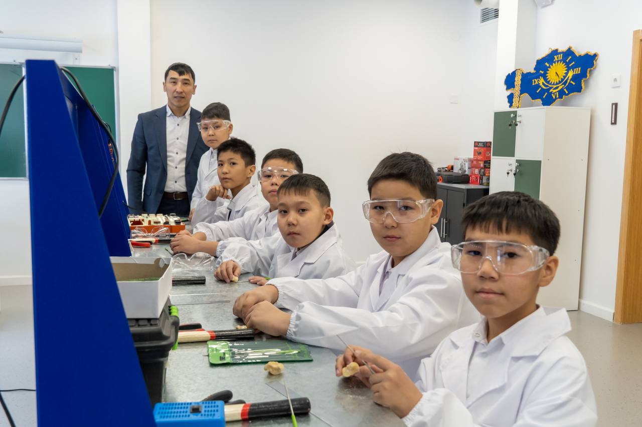 «Келешек мектептері»: Елімізде үш жылда 217 мектеп салынды