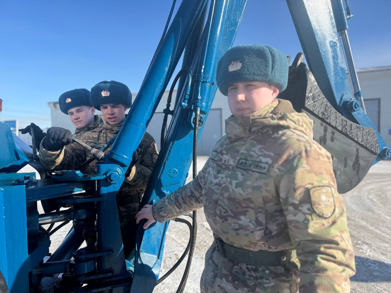 Ұлттық ұланның әскери бөлімінде үш тракторшы қызмет етеді
