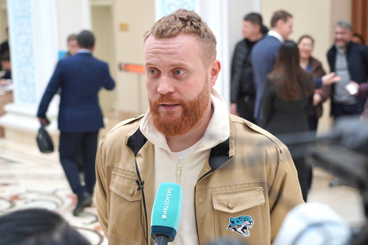 Танымал қазақстандық стендап-комик Евгений Чебатков дауыс берді