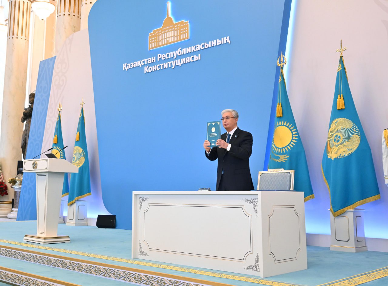 Президент: Жаңа Халық Конституциясы – келер ұрпақпен бірге жасай беретін қасиетті құжат