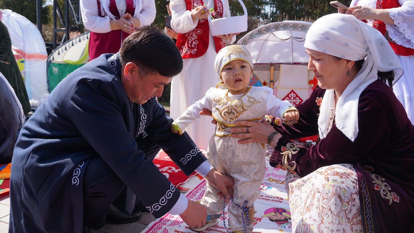 50 балдырғанның тұсаукесері