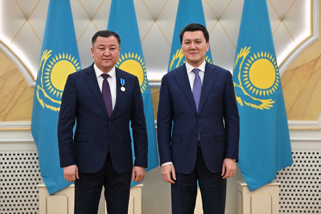 «Егемен Қазақстан» фото тілшісі Ерлан Омаров «Ерен еңбегі үшін» медалімен марапатталды