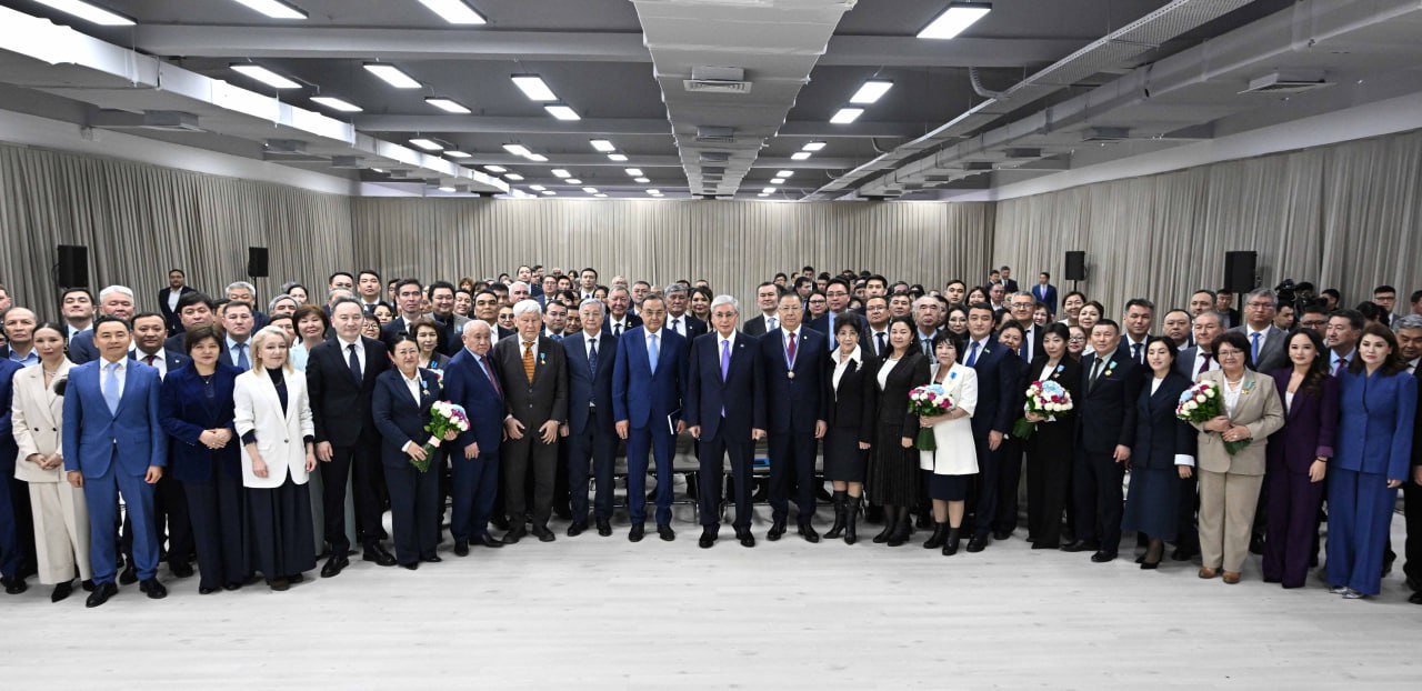 Президент: Қазақстанның ертеңі сіздердің ғылыми жаңалықтарыңызға байланысты