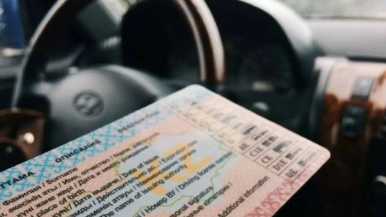 Жүргізуші куәлігін заңсыз алу: Еліміздің бірнеше өңірінде 60-тан астам жемқорлық фактісі әшкере болды