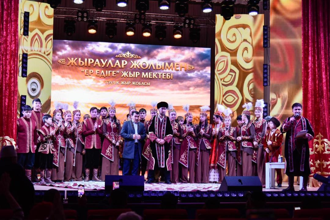 Тәулік бойы үзіліссіз жырлады: Ақтөбелік жыр жобасы әлемдік рекордтар тізіміне енді