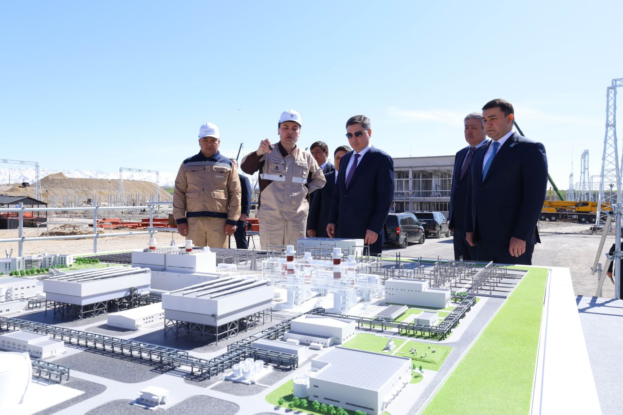 Олжас Бектенов Түркістанда салынып жатқан электр стансасының құрылысын тексерді