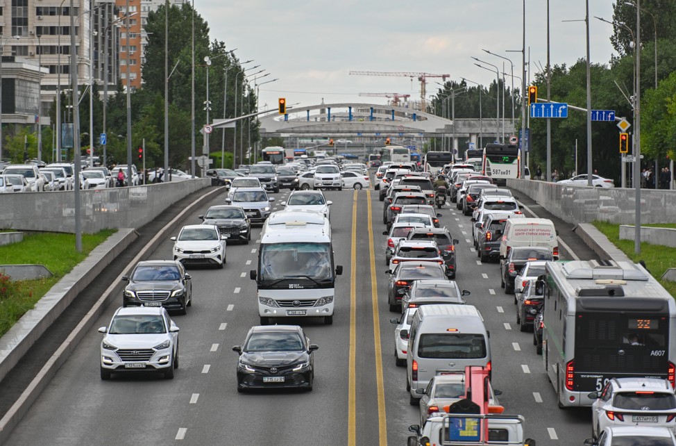 Көлік кептелісі шектен шықты: Әрбір жүргізуші жылына кемінде 50 сағат көшеде қаңтарылып тұрады