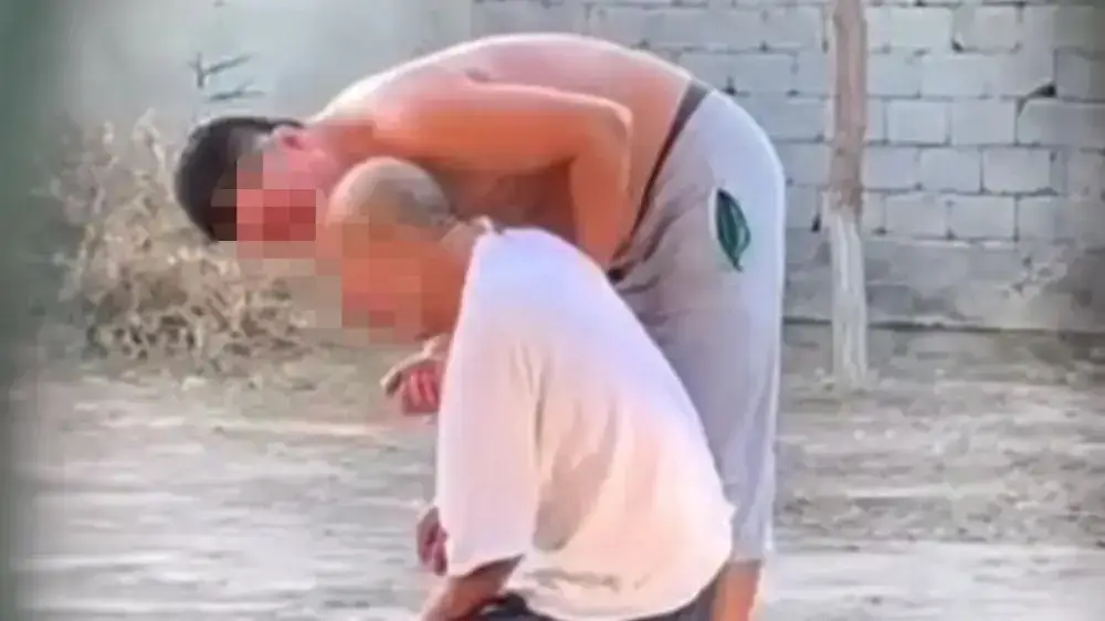 Әкесін соққыға жыққан азаматтың ісі: Сот айыпталушыға қатысты үкімді өзгертті