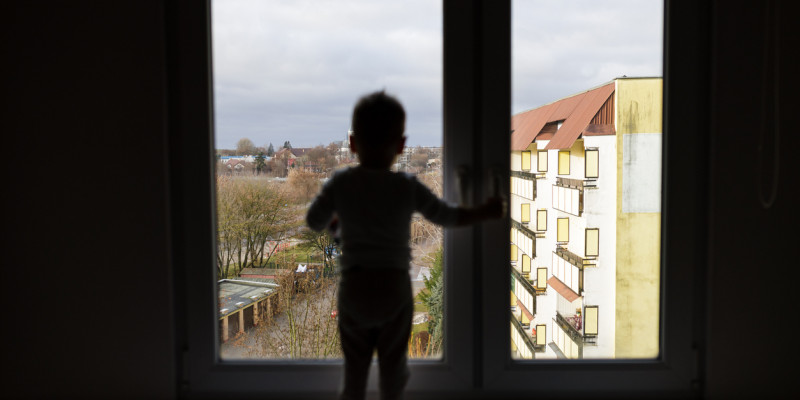 Актөбеде бір тәулікте екі бала терезеден құлап кеткен