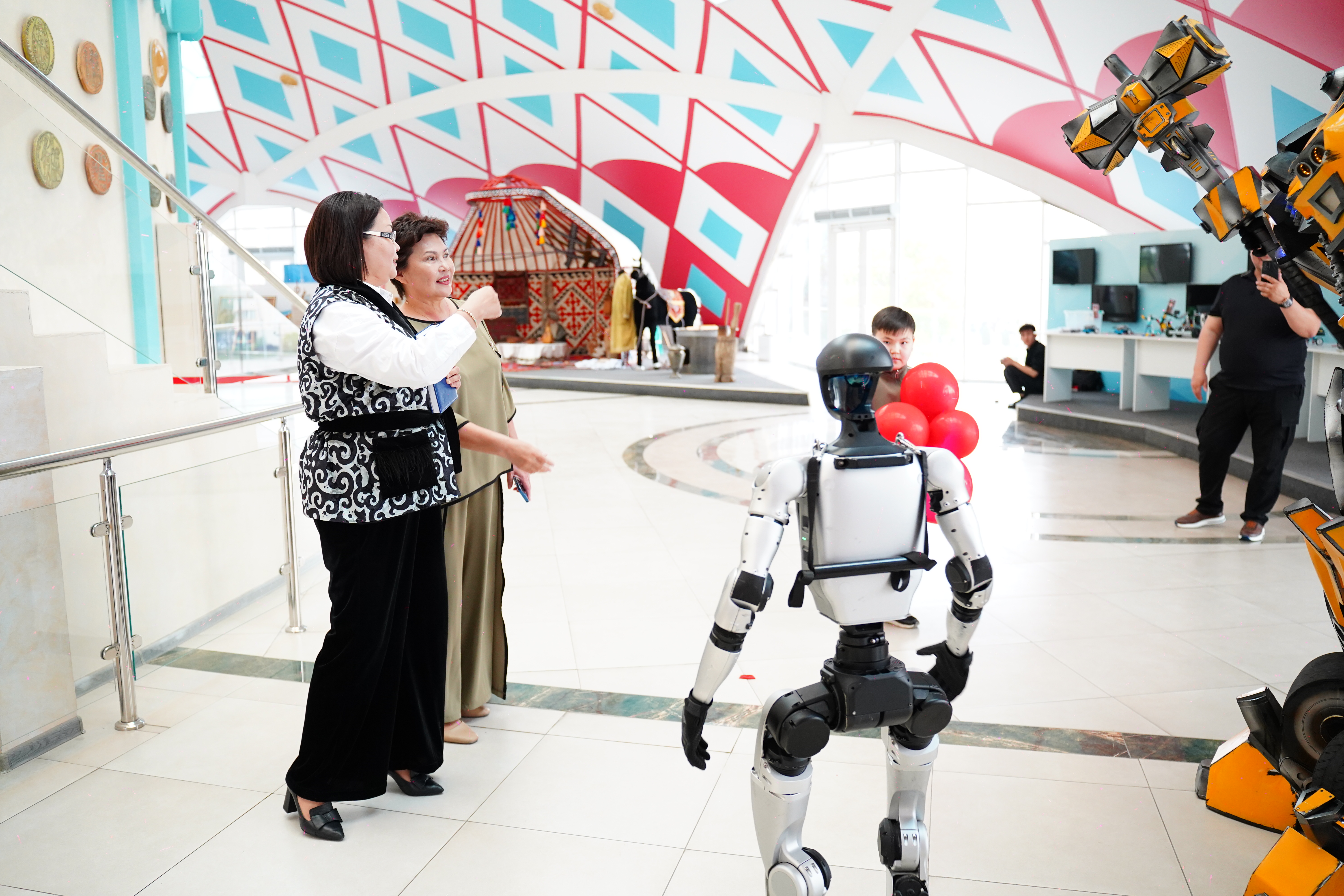 Жамбылда байқауды робот жүргізді: Жаңа формат көрерменді таңғалдырды