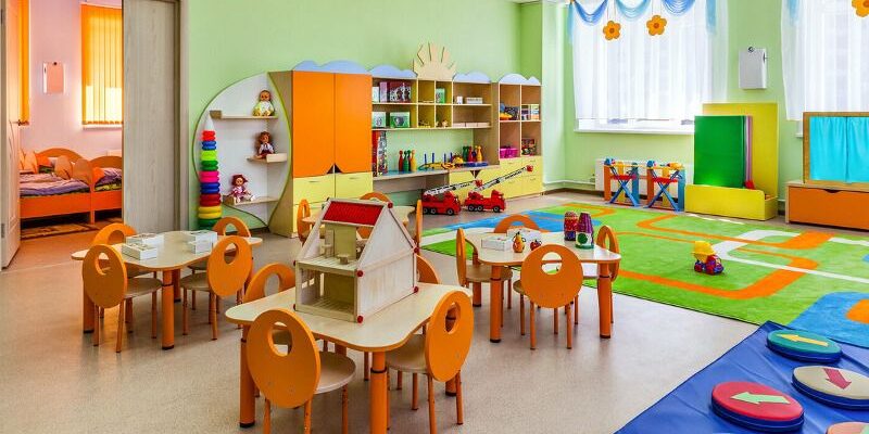 Жетібайдағы балабақшада шу шықты: Директордың ұлы тәрбиеленушілерді кеңсе пышағымен қорқытқан ба?
