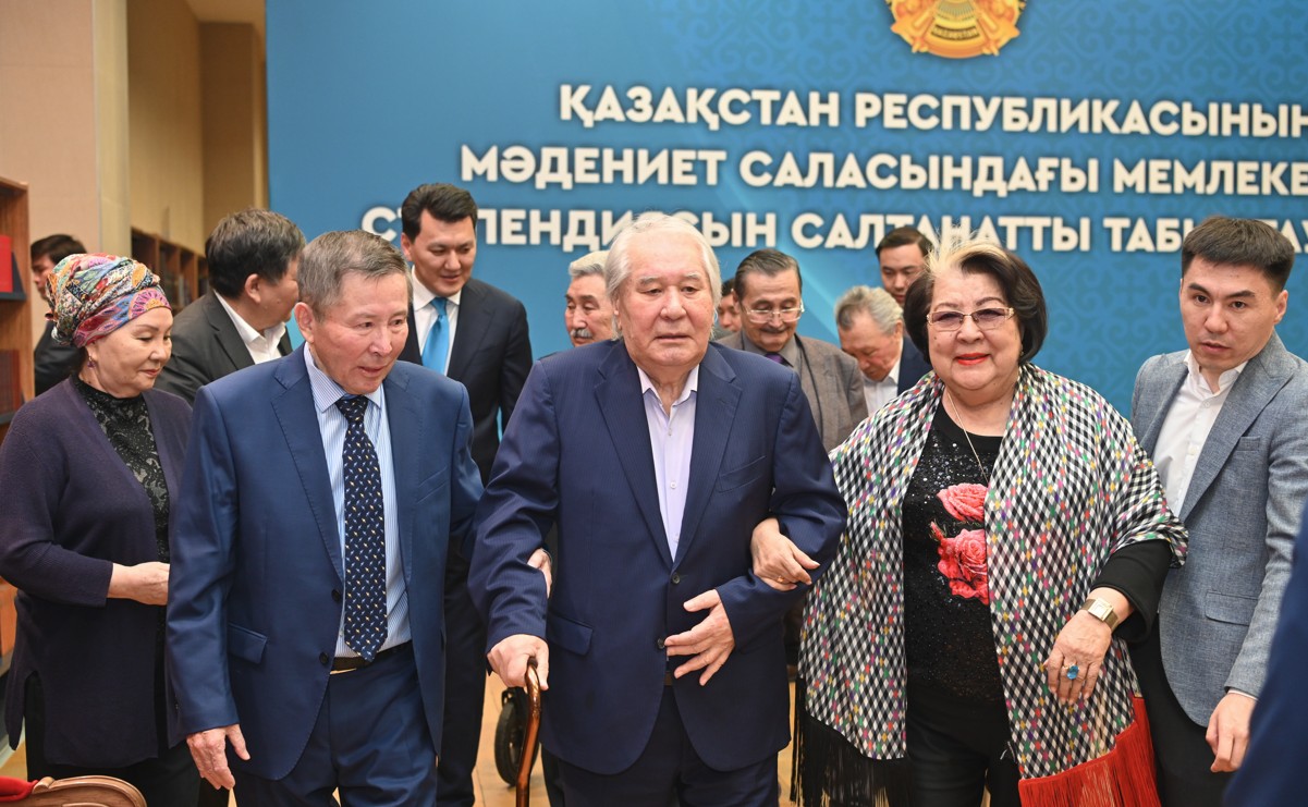 Мақатаев ақ жол тілеген ақын