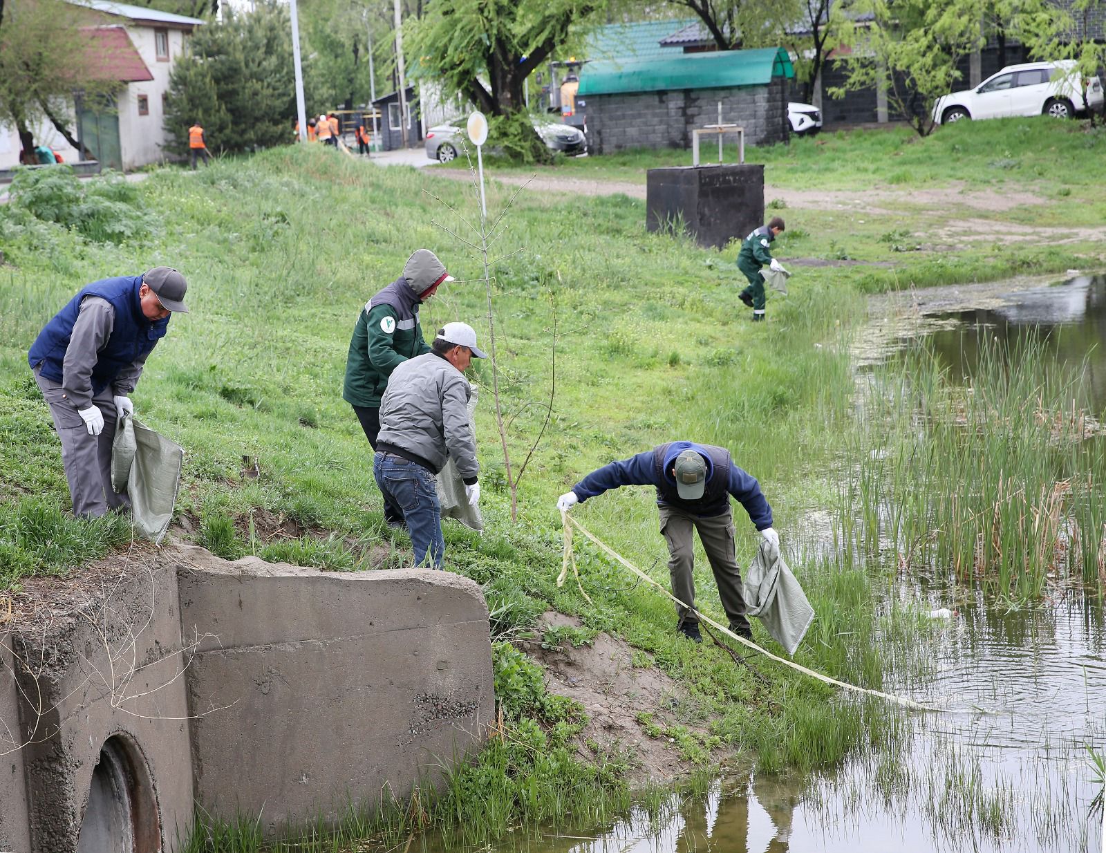 «Таза Қазақстан»: Алматыда 550-ден астам адам сенбілікке шықты